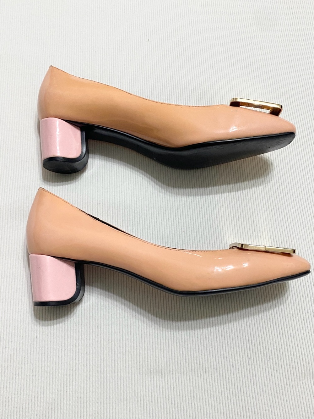 Roger Vivier Paris Trompette Patent Leather Buckle Pumps Kitten Heel Coral Pink - Picture 3 of 13